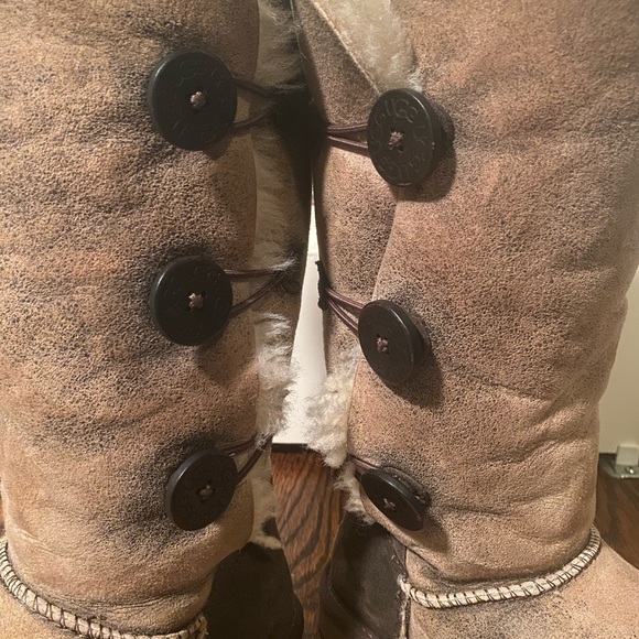 *RARE* UGG Australia Bailey Button Triplet Size 8 - Picture 10 of 14